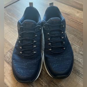 Men's 9.5 - Skechers Deluxe Walker Slip-On Sneakers